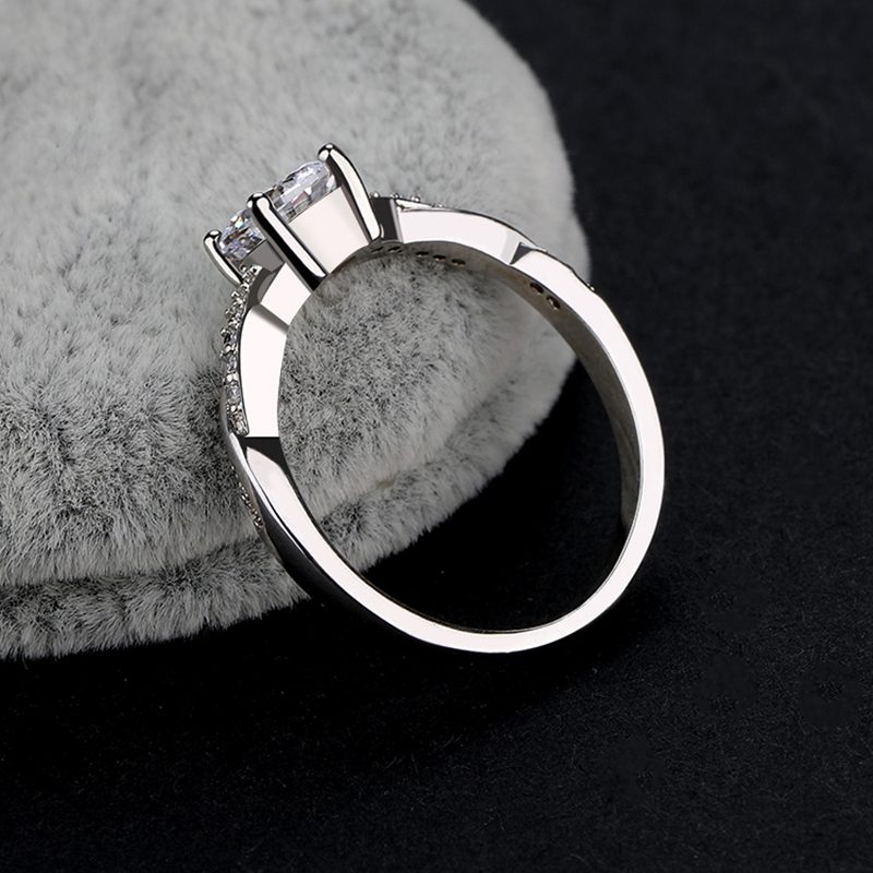 Hot Sale Wedding Women Jewelry Female Teardrop 925 Silver Rings with Cubic Zirconia Rings