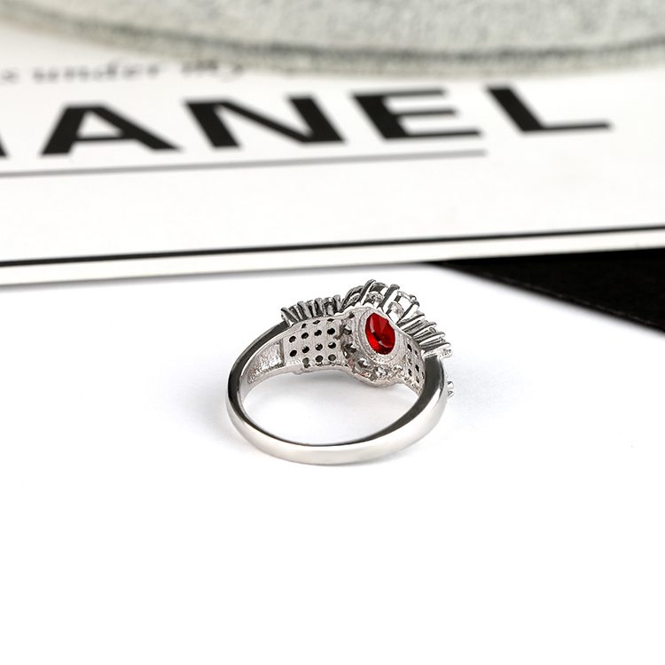 Classic Oval Ruby-Look 925 Sterling Silver Ring with Side CZ Stones Vintage Heart Red Zircon Ring with Micro Pave