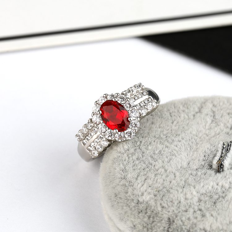 Classic Oval Ruby-Look 925 Sterling Silver Ring with Side CZ Stones Vintage Heart Red Zircon Ring with Micro Pave