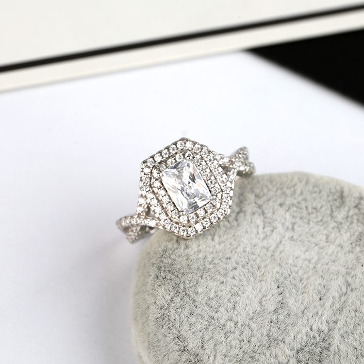 Transparent Zircon 925 Silver Ring Featuring Refined Shimmer Suitable for Elegant Minimal or Romantic Styling