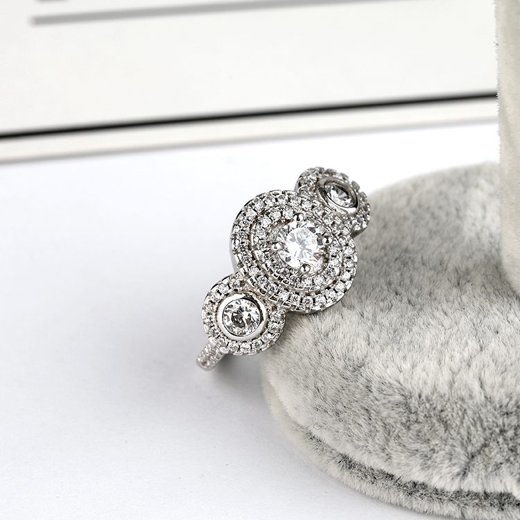 Transparent Zircon 925 Silver Ring Featuring Refined Shimmer Suitable for Elegant Minimal or Romantic Styling