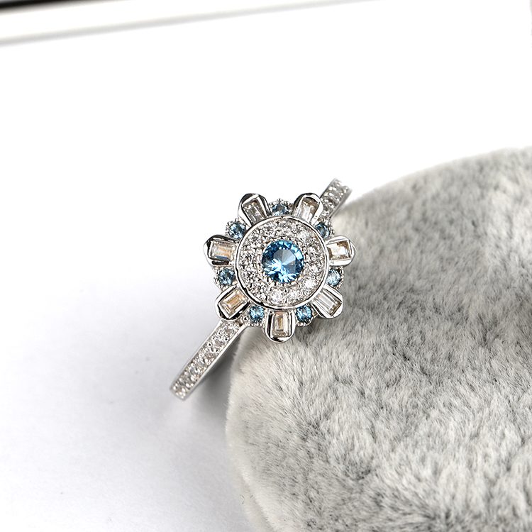 Transparent Zircon 925 Silver Ring Featuring Refined Shimmer Suitable for Elegant Minimal or Romantic Styling