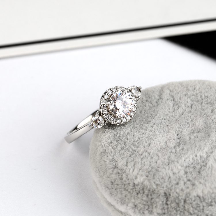 Transparent Zircon 925 Silver Ring Featuring Refined Shimmer Suitable for Elegant Minimal or Romantic Styling
